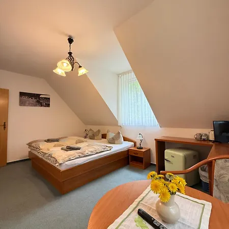 Nocleg ze śniadaniem Zum Rheinsberger Leuchtturm 3*